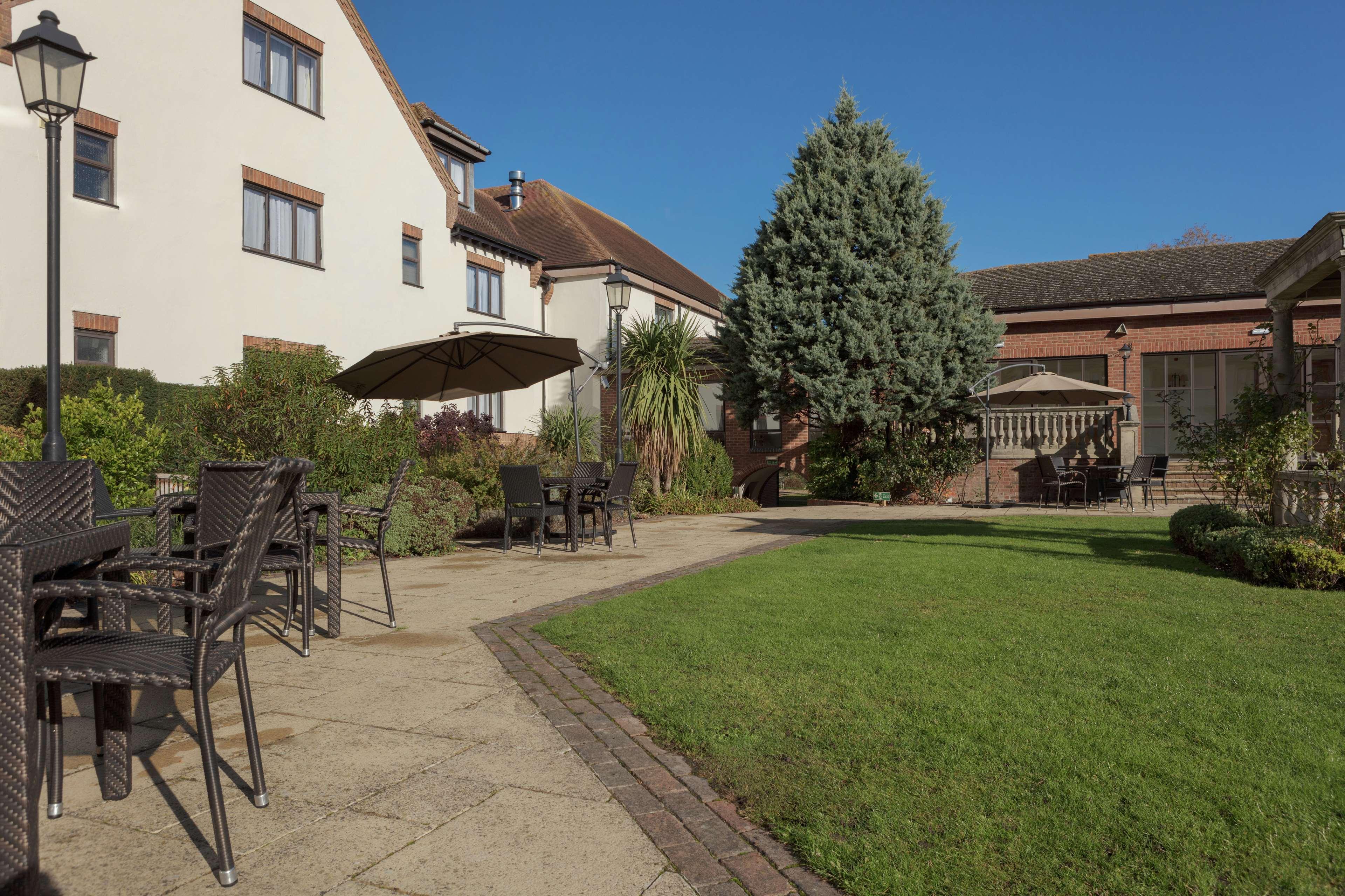 Hotel Doubletree By Hilton Oxford Belfry Thame Exterior foto